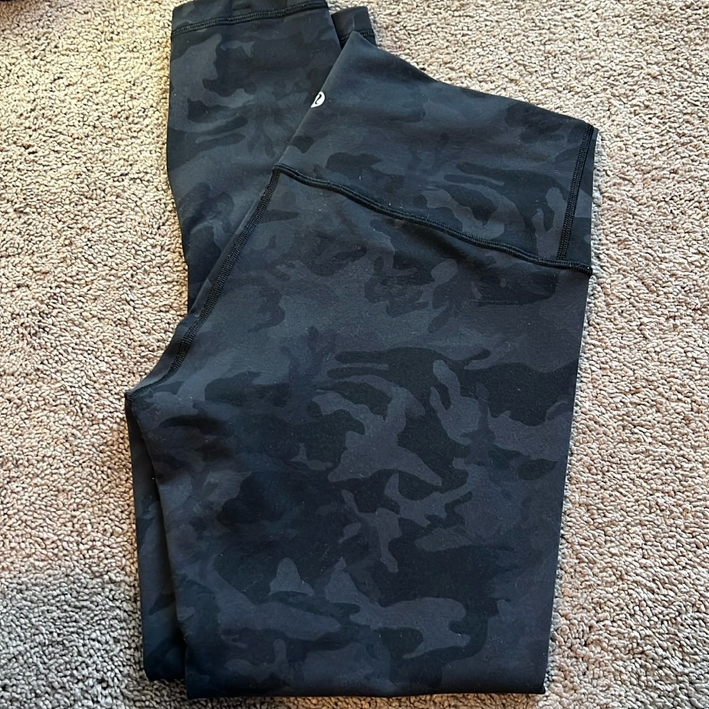 Lululemon Wunder under camo size 10